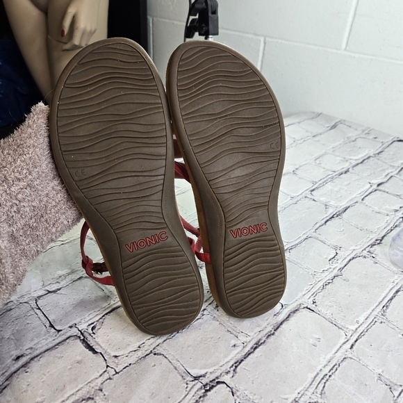 Vionic Nala red strappy gold stud metal accent thong  sandals - Picture 4 of 10